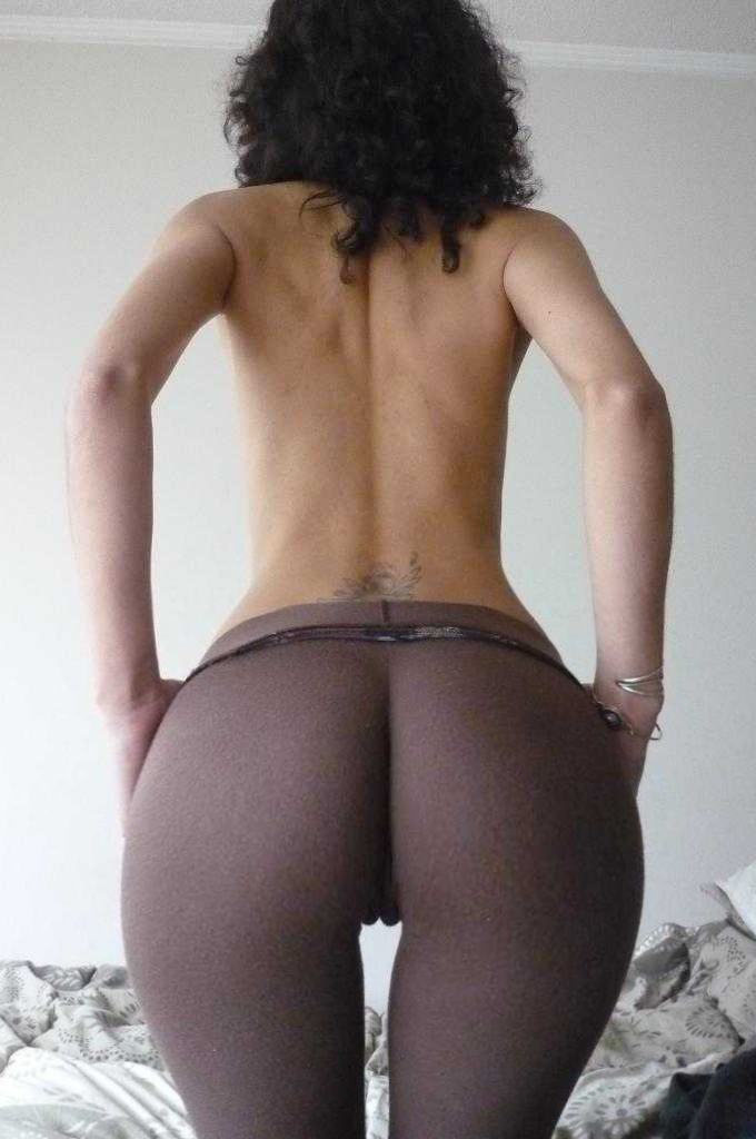 big-booty-in-yoga-pants-8